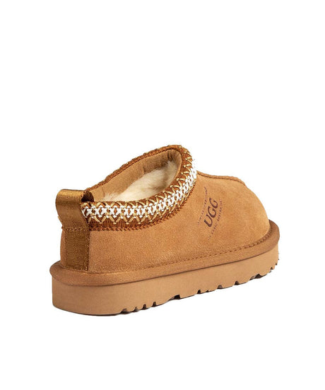 Kid’s UGG Tassy Moccasin in Chestnut | Red Kado